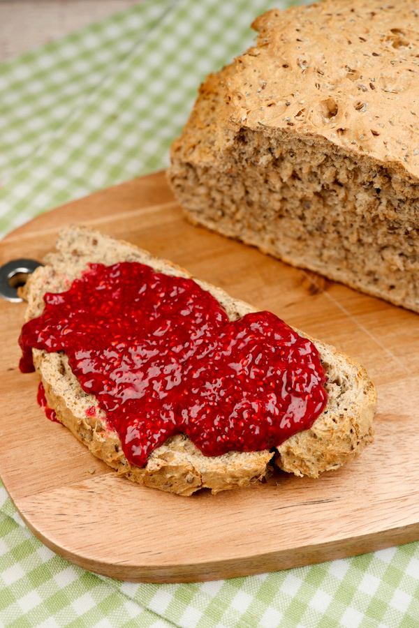 Recipe for chia jam with raspberries 