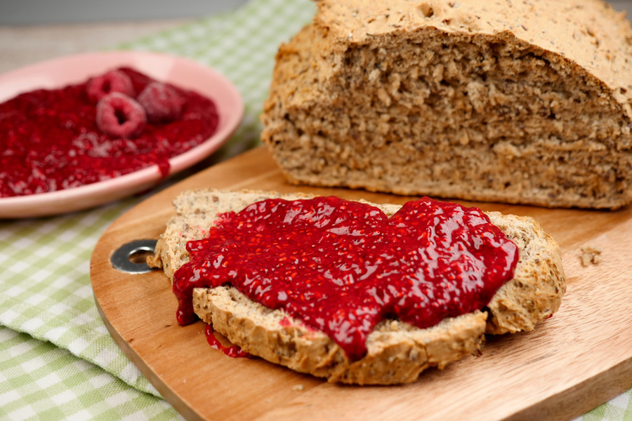 Recipe for chia jam with raspberries and stevia 