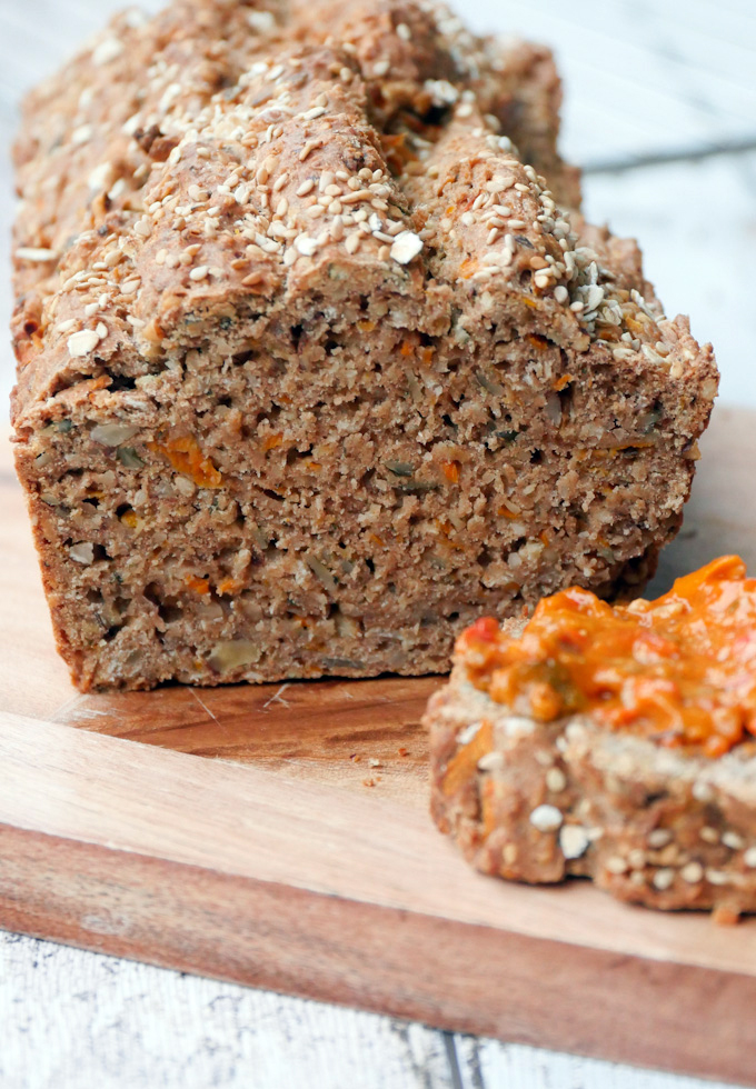 Healthy bread with wholemeal spelled flour, oatmeal and carrots