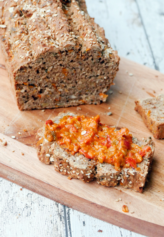  Healthy bread with wholemeal spelled flour, oatmeal and carrots 