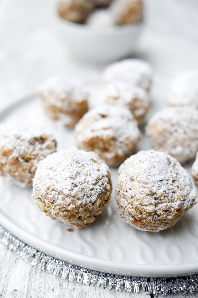  Recipe for Christmas cinnamon balls with dates and almonds 