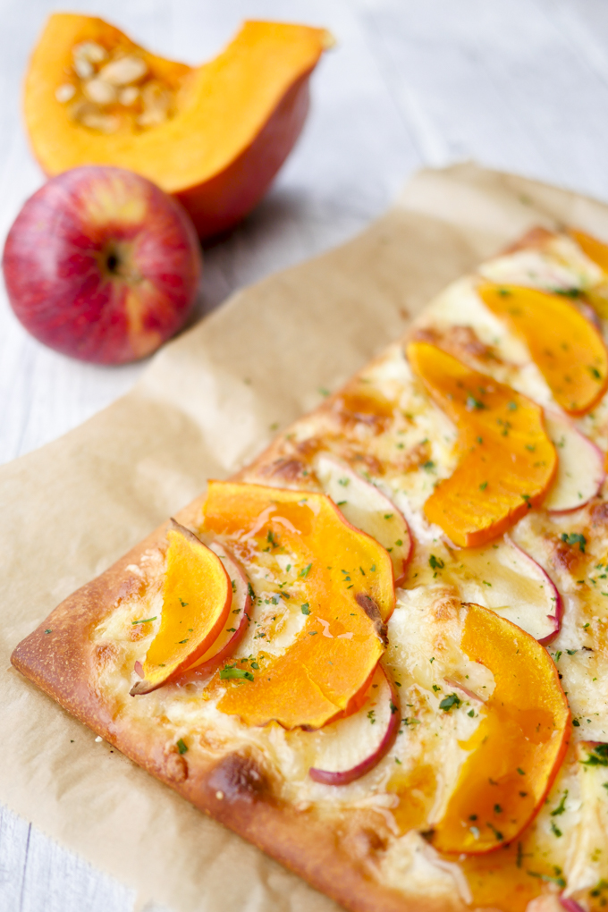  Recipe for quick pumpkin pizza with apples and maple syrup 