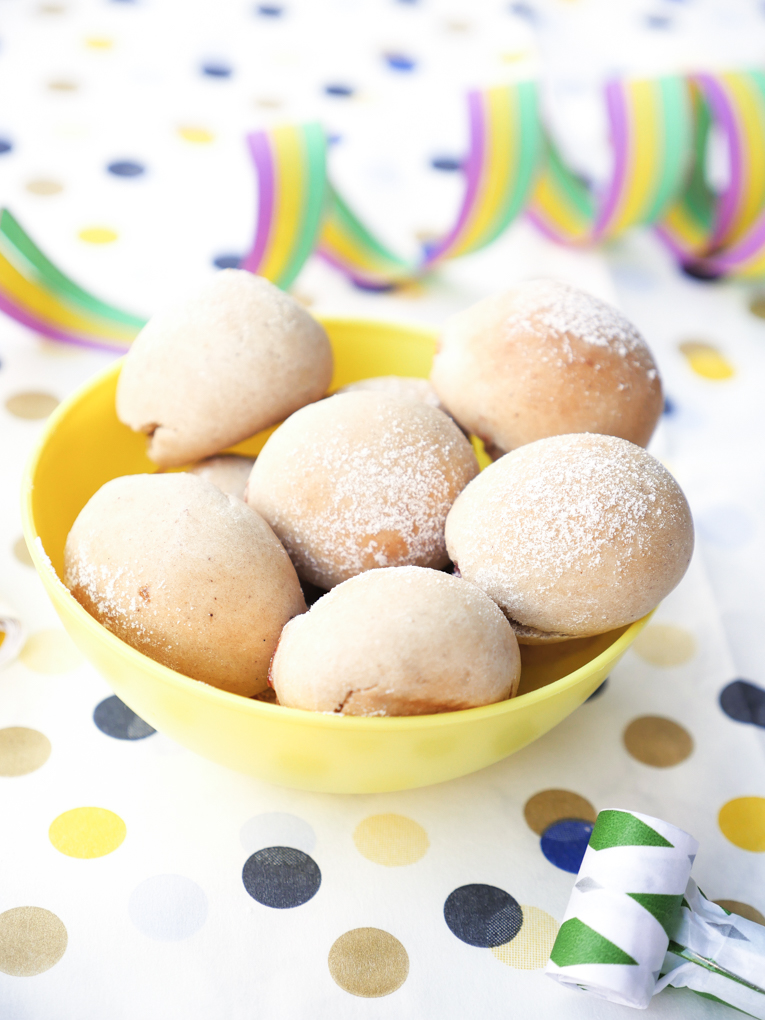 Mini-Berliner without sugar with sweet filling - healthy baking